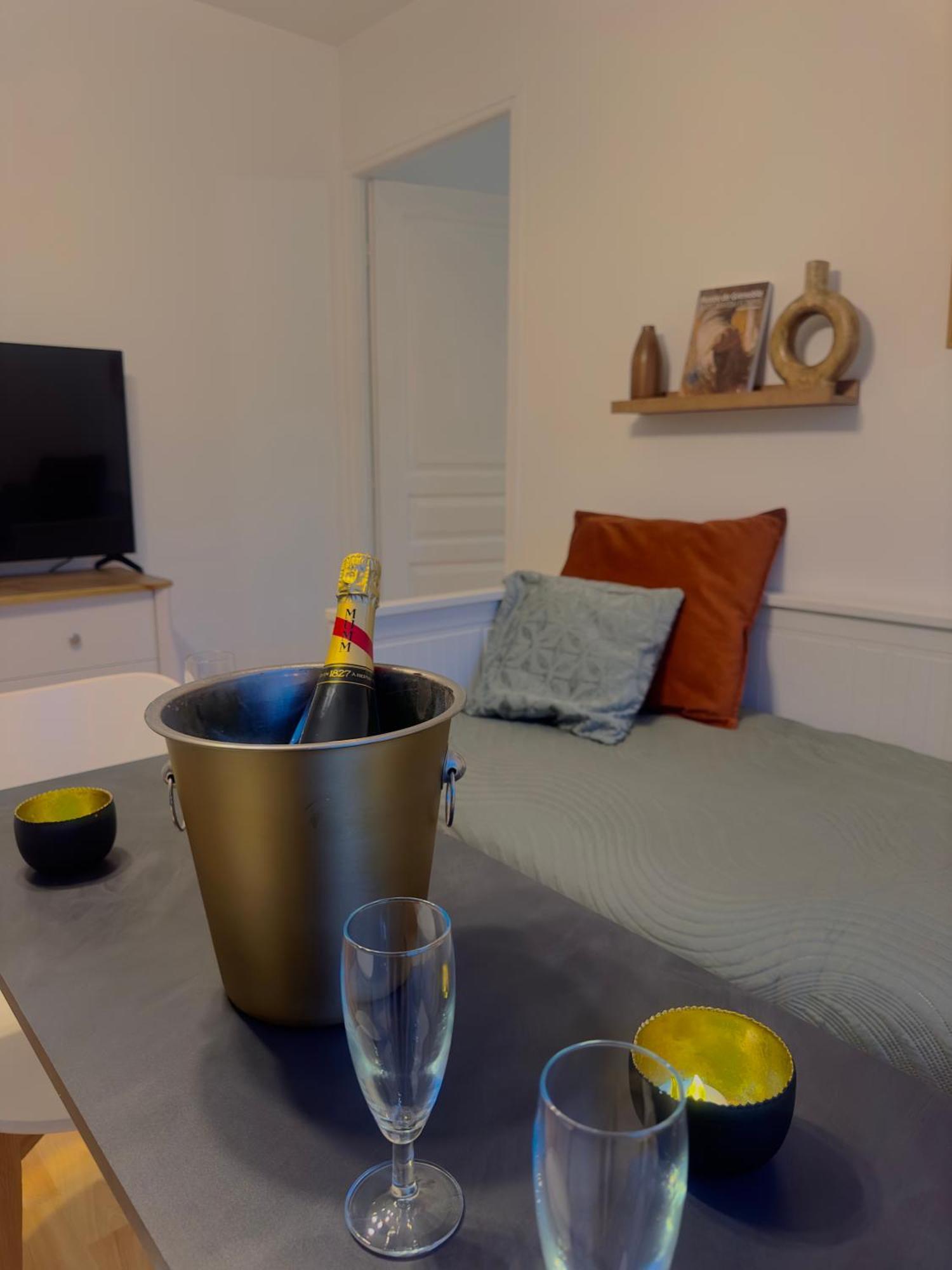 Appartement Chloe Du Lac Montferrat  Exterior foto